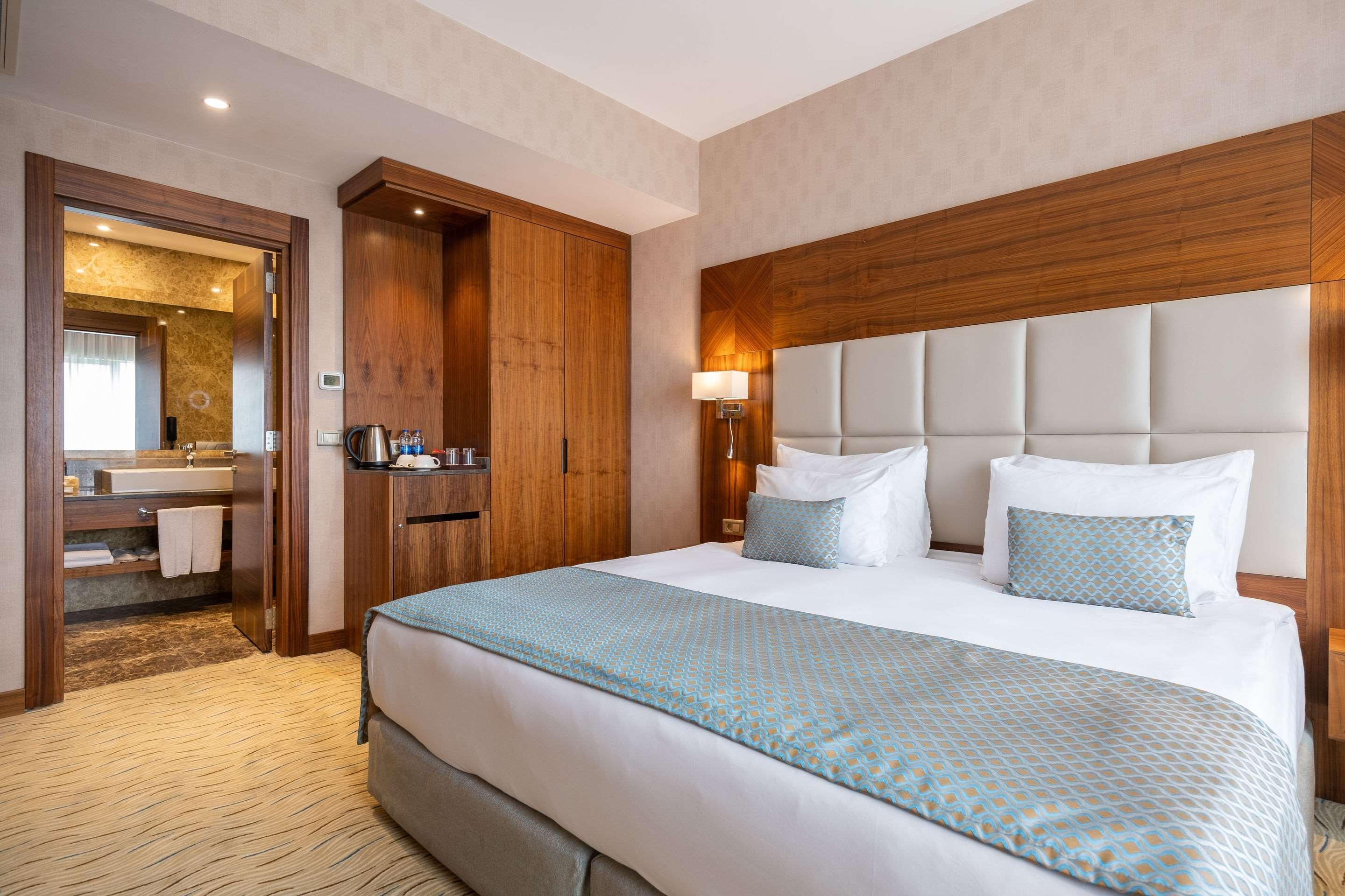 Clarion Hotel Istanbul Mahmutbey Exterior photo